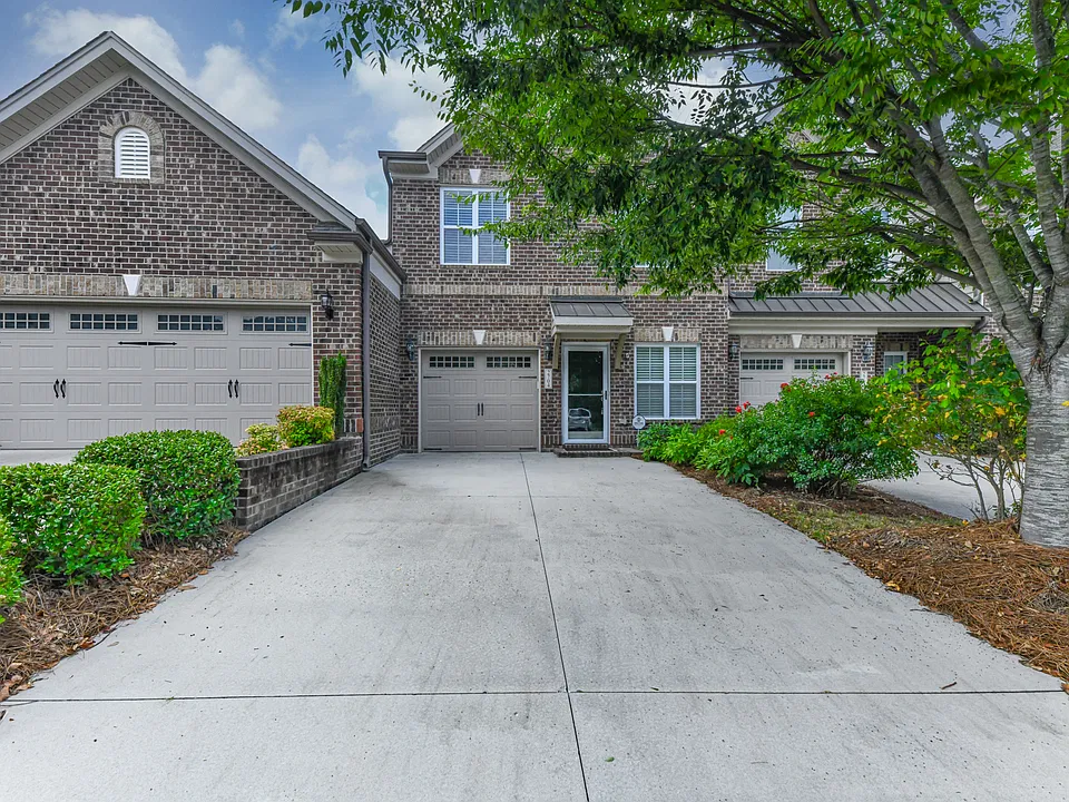 2704 Kingsbury Ct