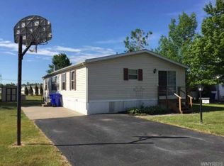 1014 Ridgewood Dr, Lockport, NY 14094