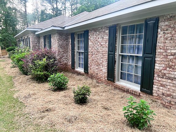 5th image of 255 Sullivan Cir