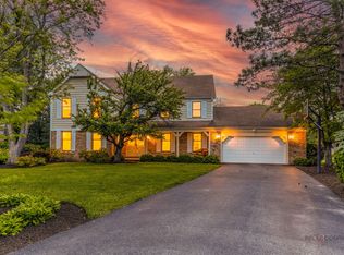 105 Surrey Ln, Lake Forest, IL 60045