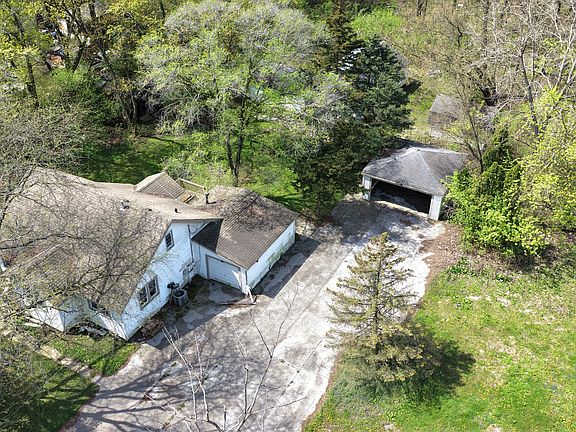 4th image of 18106 Sayre Ave