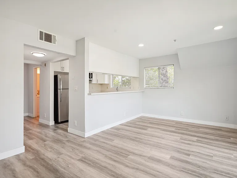 5662 La Mirada Ave. — Photo 15