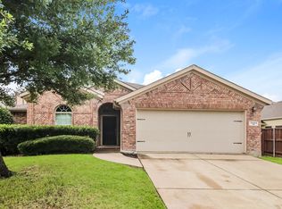 1404 Nightingale Dr, Aubrey, TX 76227