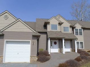 11 Clubhouse Rd #706, Hamburg, NJ 07419