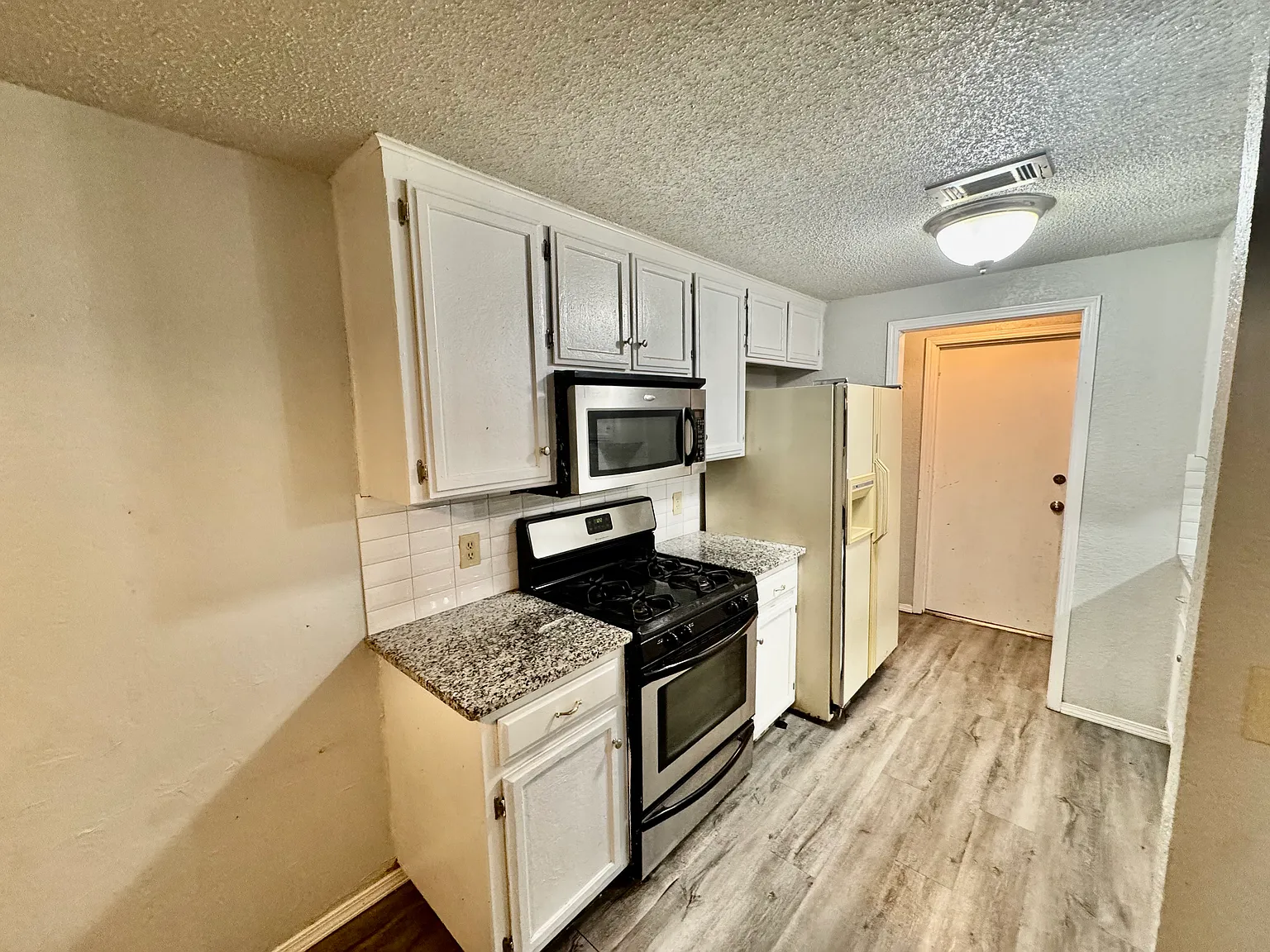 2 bed, 988 sqft, $1,200 — Photo 3