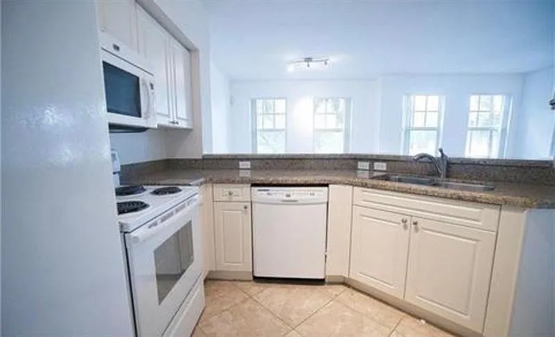 2 bed, 2.5 bath, 1268 sqft, $2,550 — Photo 3