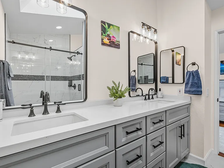 2555 Winston Ct — Photo 10