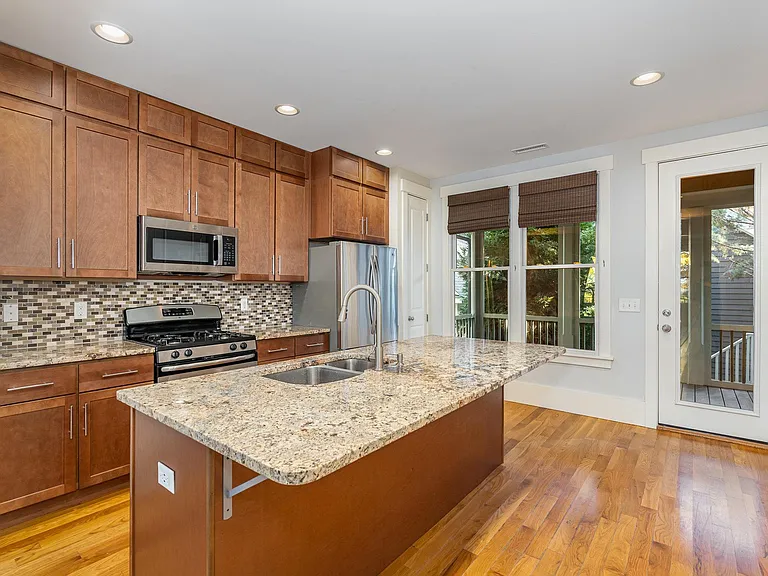 1239 Great Ridge Pkwy — Photo 3