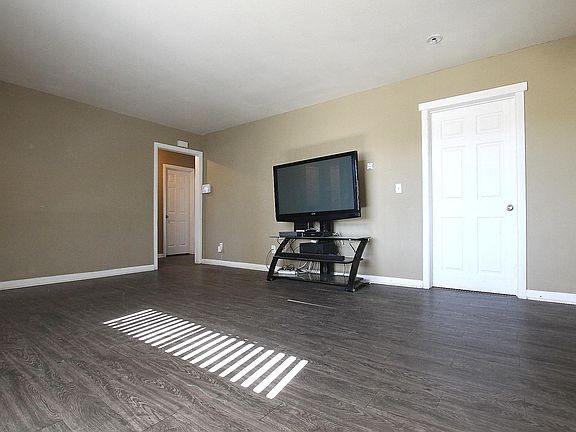 2nd image of 657 W Avenue H8