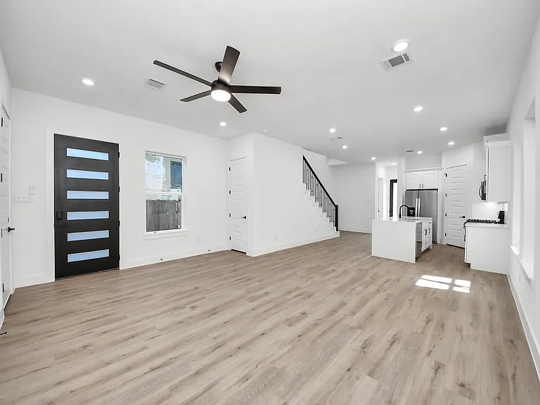 3310 Hardy St — Photo 5