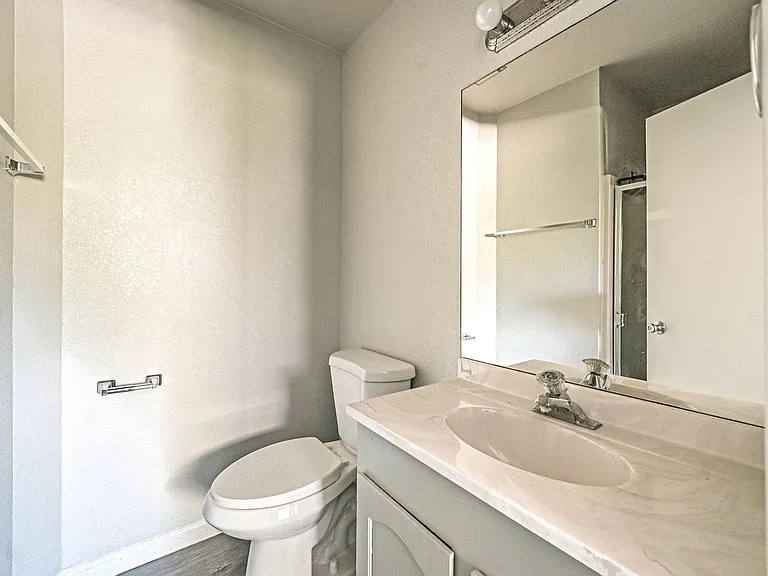 221 N Race St #D — Photo 25