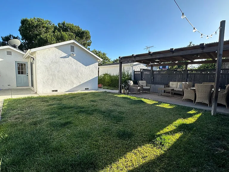 501 Bradley Ave — Photo 27