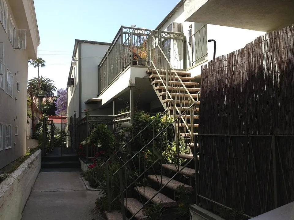 729 S Windsor Blvd #4