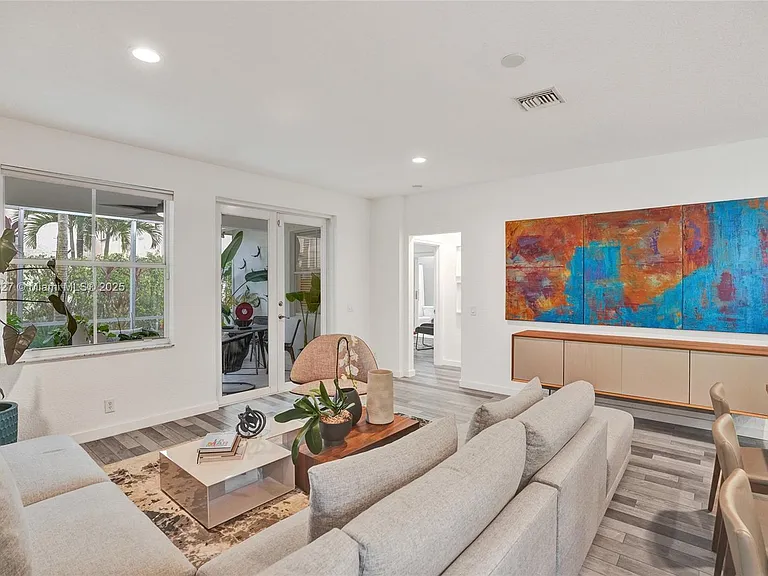 1725 Winterberry Ln — Photo 17