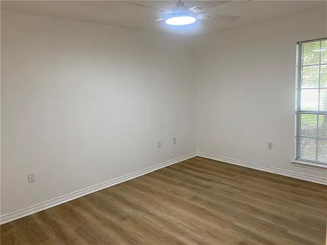 1373 Fairfield Dr — Photo 13