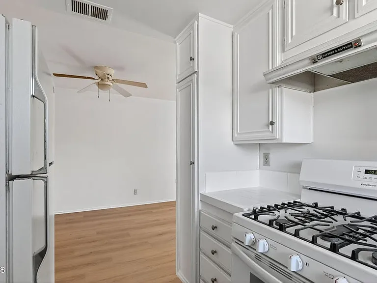 1179 Acadia Pl — Photo 7
