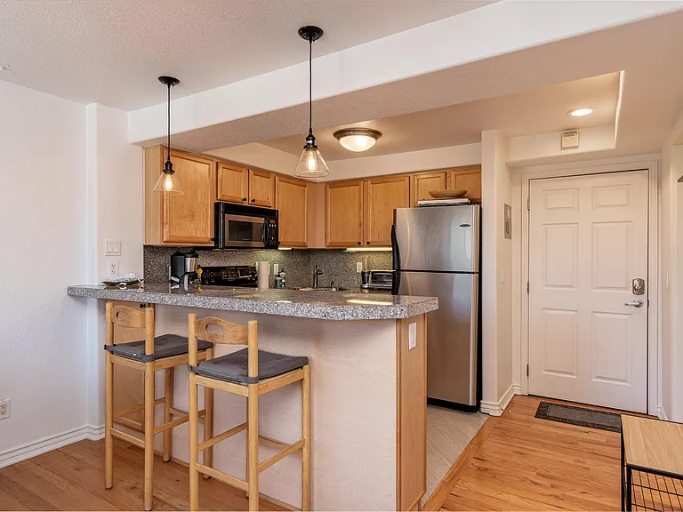 1833 N Williams St #504 — Photo 17