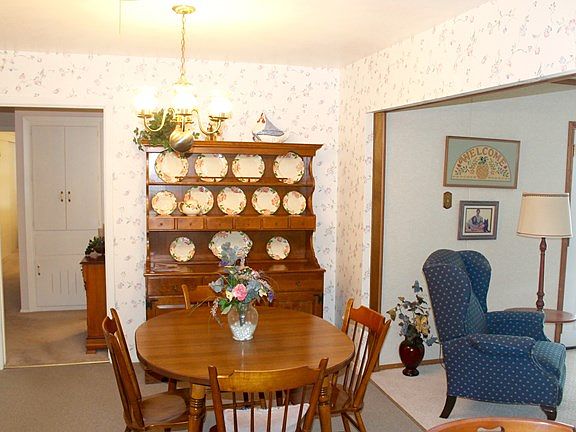 5th image of 4911 Clover Ave