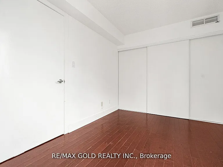 550 Queens Quay W #509 — Photo 27