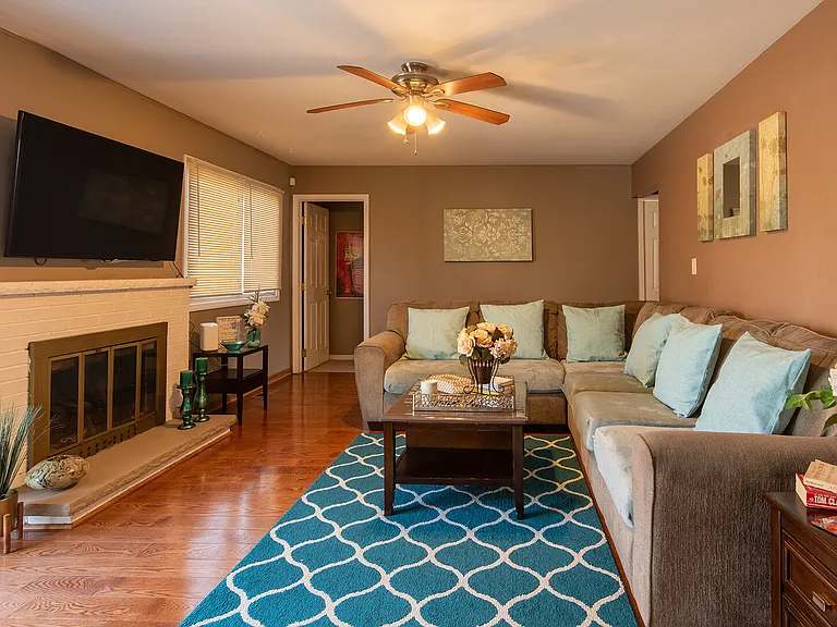 Crab Orchard Dr — Photo 11