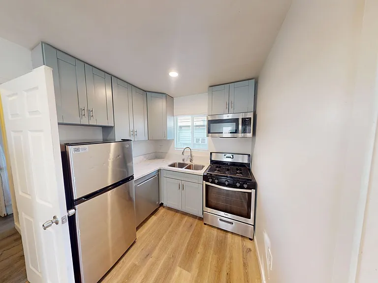 5704 Dorothy Dr — Photo 10