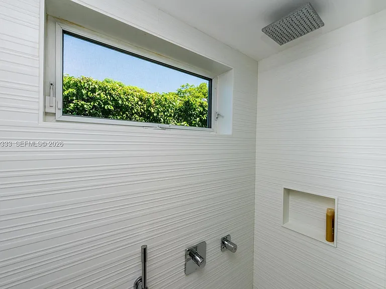 575 W 50th St — Photo 38