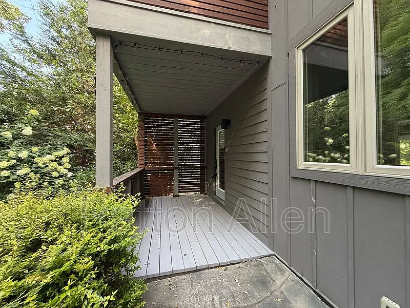 3 bed, 3.5 bath, 2290 sqft, $3,750 — Photo 2