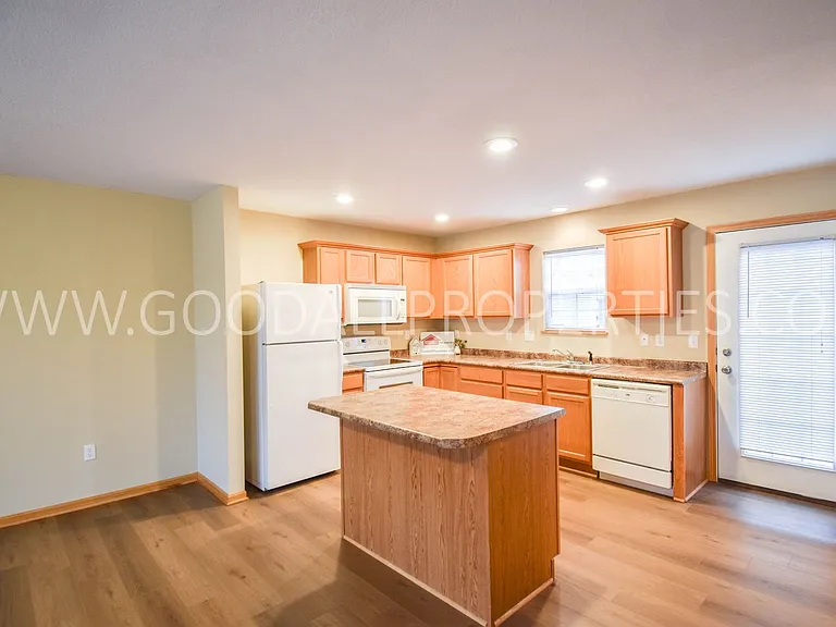 4315 152nd Ct — Photo 2