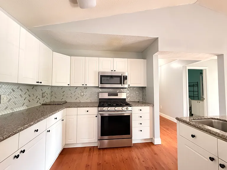 8013 Cranes Crossing Dr — Photo 4