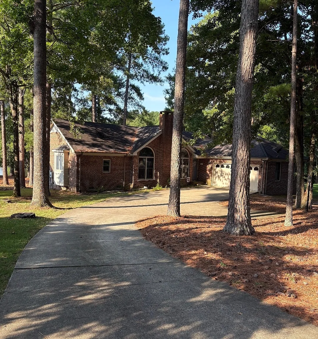3 bed, 1600 sqft, $1,950 — Photo 1