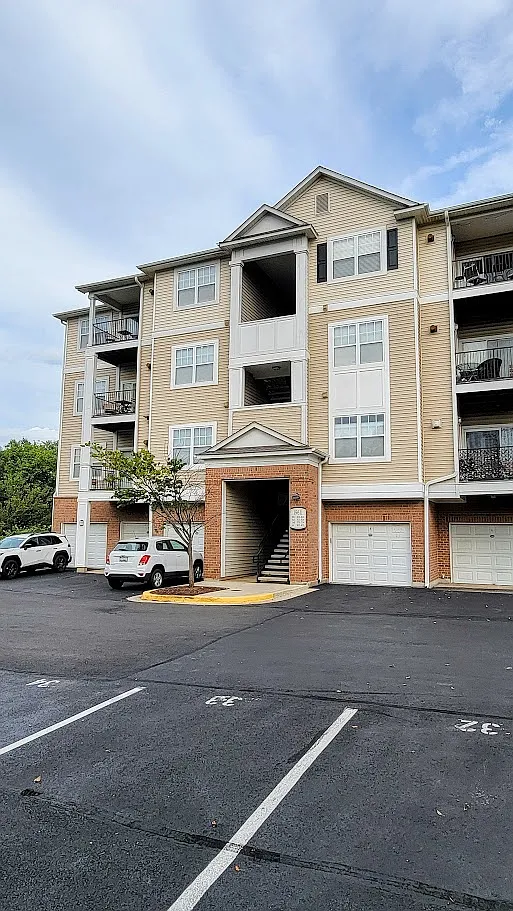 2 bed, 984 sqft, $2,000 — Photo 1