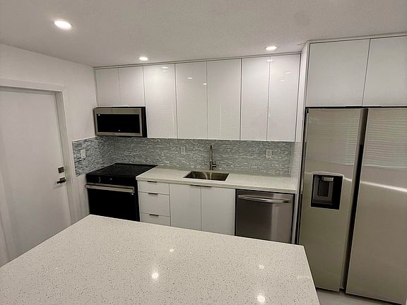 4th image of 7312 SW 22nd St
