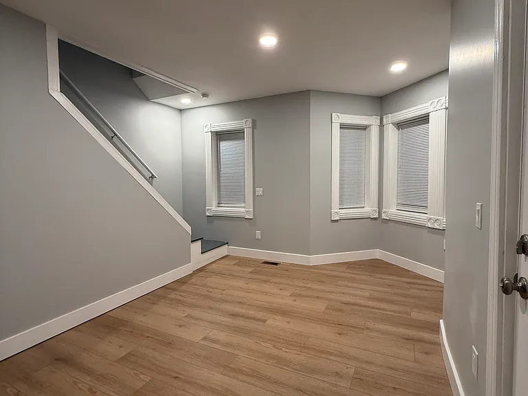 23 E Washington Ave — Photo 14