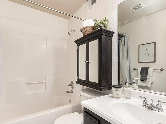 5th image of 2805 40th Avenue Ct