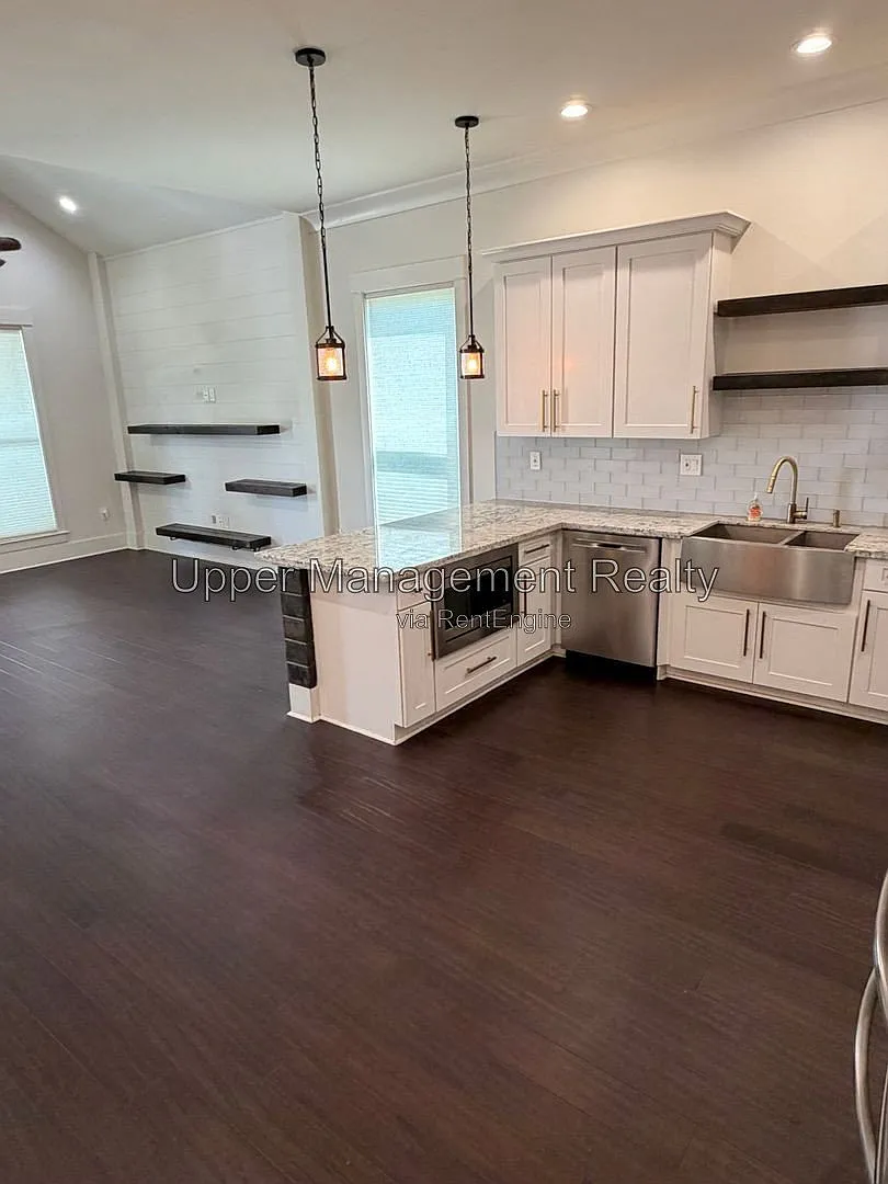 4 bed, 4.0 bath, 1970 sqft, $3,000 — Photo 3