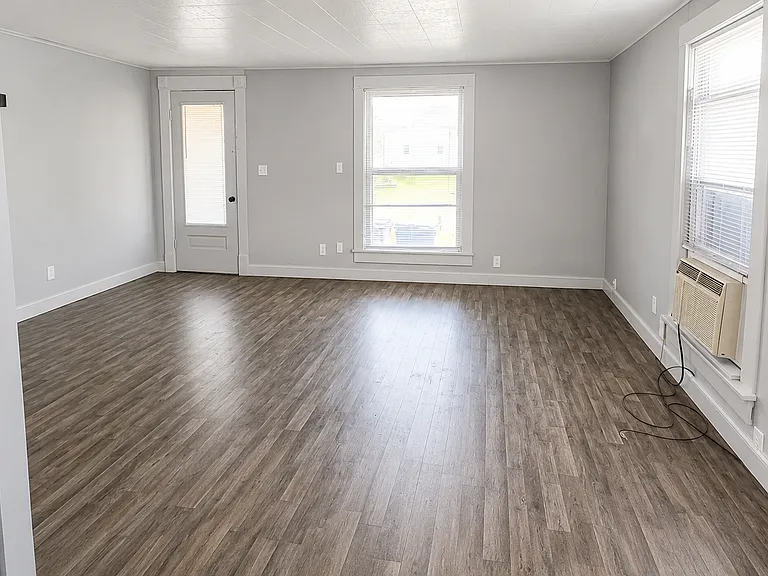 218 W Pulaski St — Photo 3