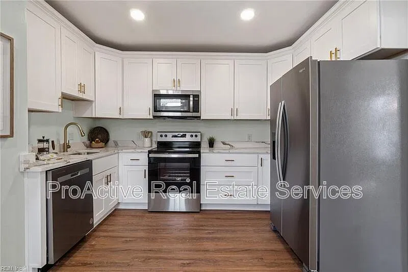 728 W 38th St