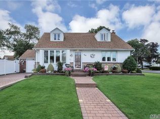 562 Bernice Rd, Franklin Square, NY 11010