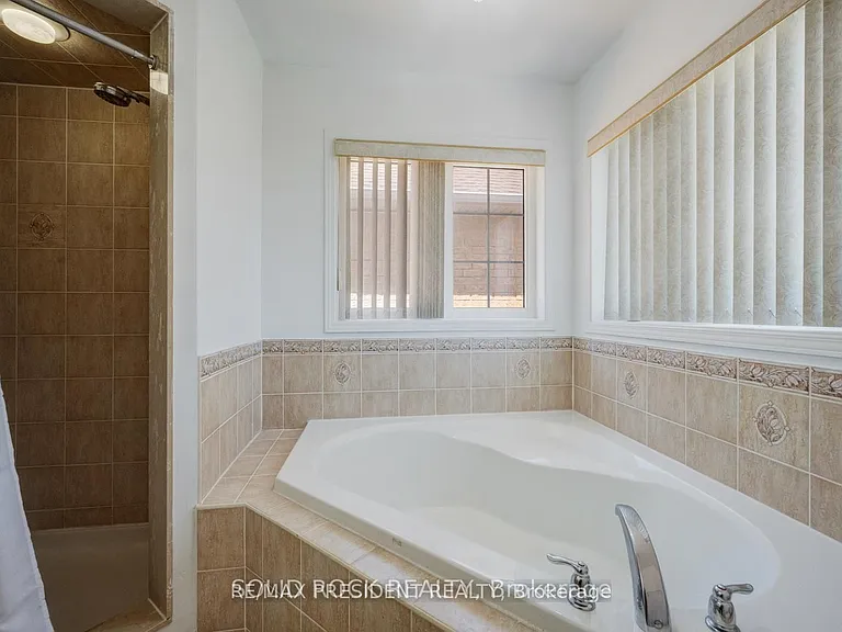 15 Roundstone Dr — Photo 18