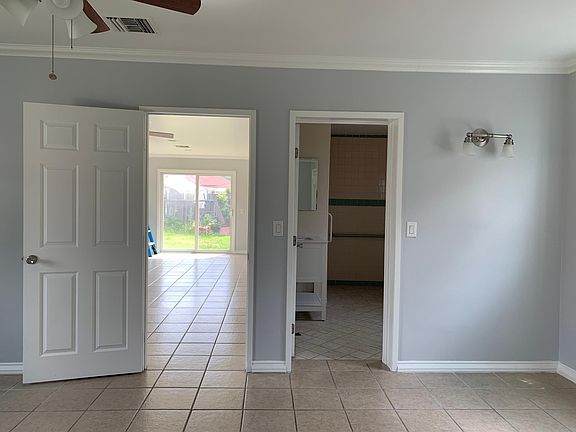 3rd image of 8024 Lemoran Ave