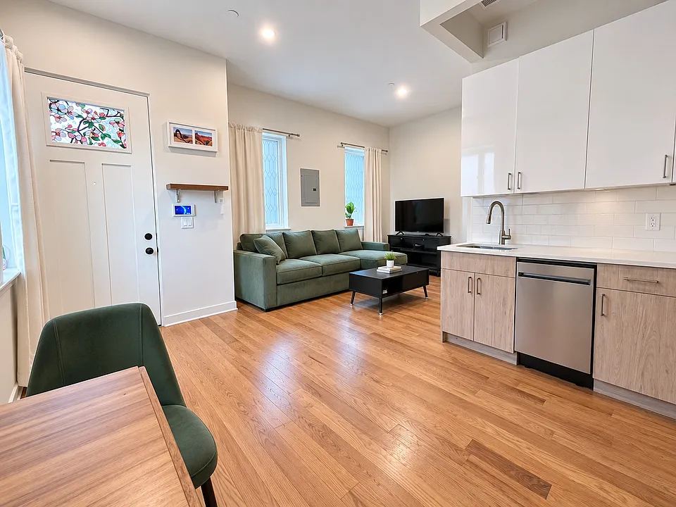 980 Kent Ave #1A