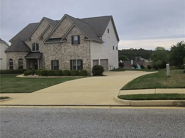 79 Gunner Dr, Fort Mitchell, AL 36856