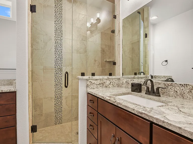 5440 Broadmoor Bluffs Dr — Photo 14