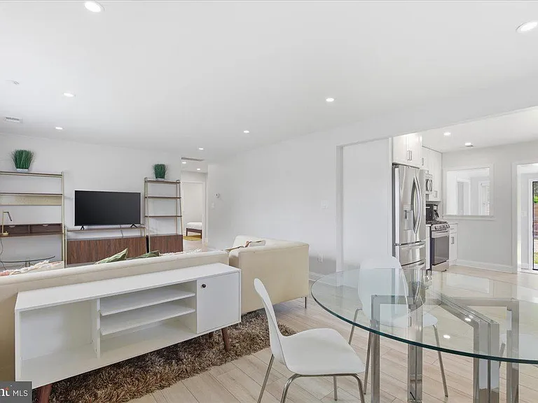 3823 Duke St — Photo 1