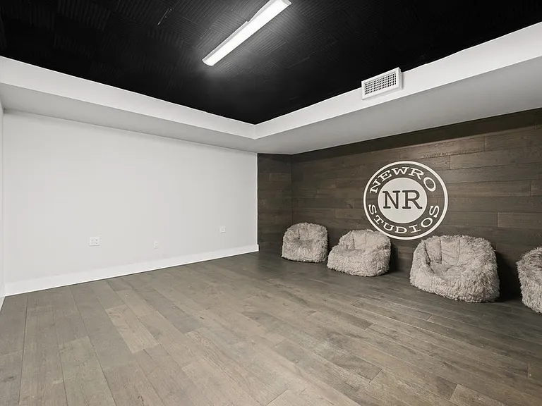 NewRo Studios — Photo 12