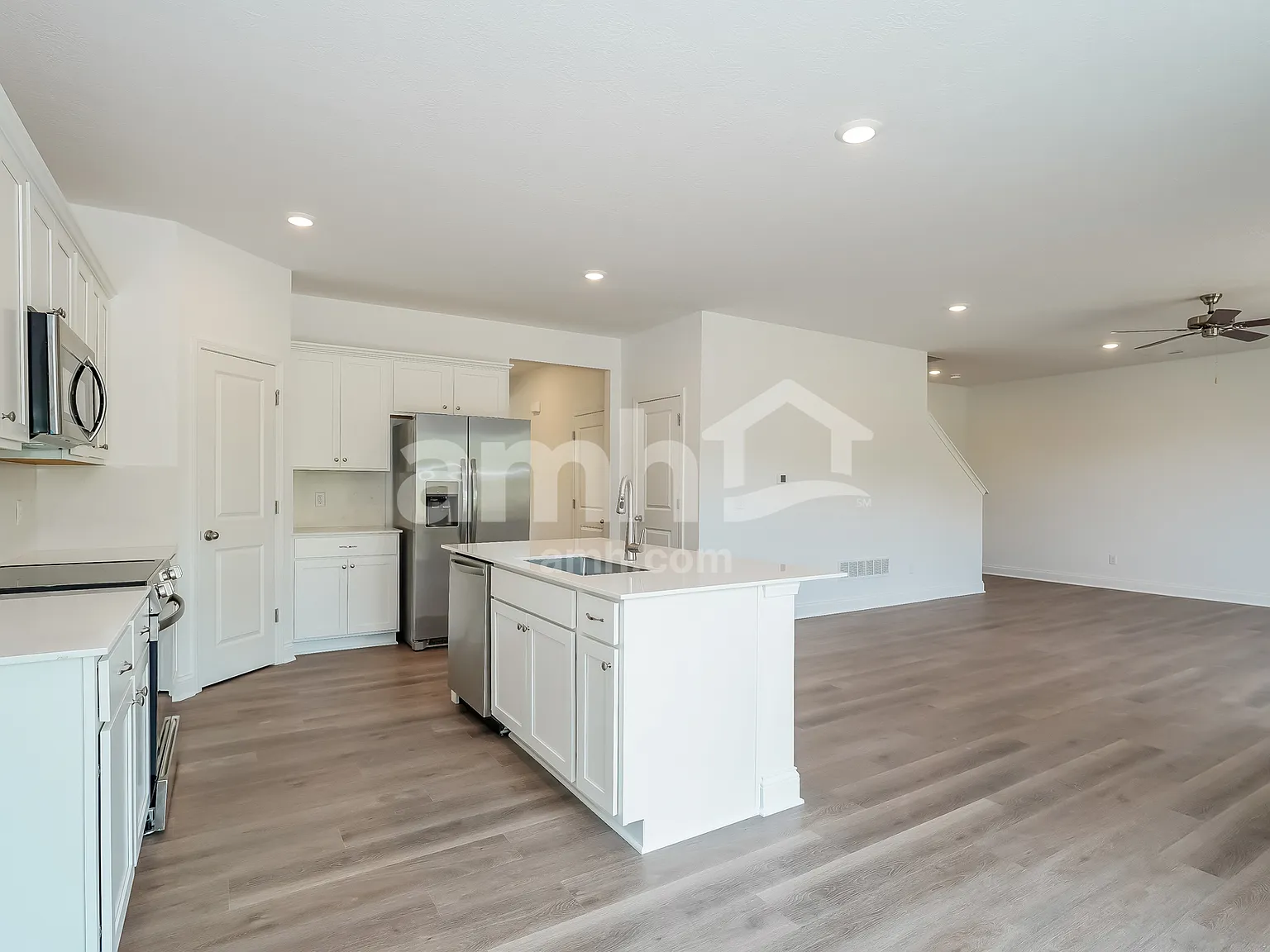 4 bed, 2.5 bath, 2293 sqft, $2,955 — Photo 4