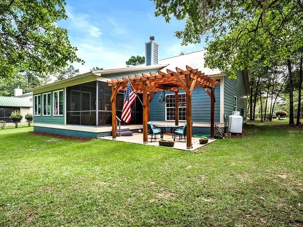 30 Lakepoint Dr, Fort Gaines, GA 39851