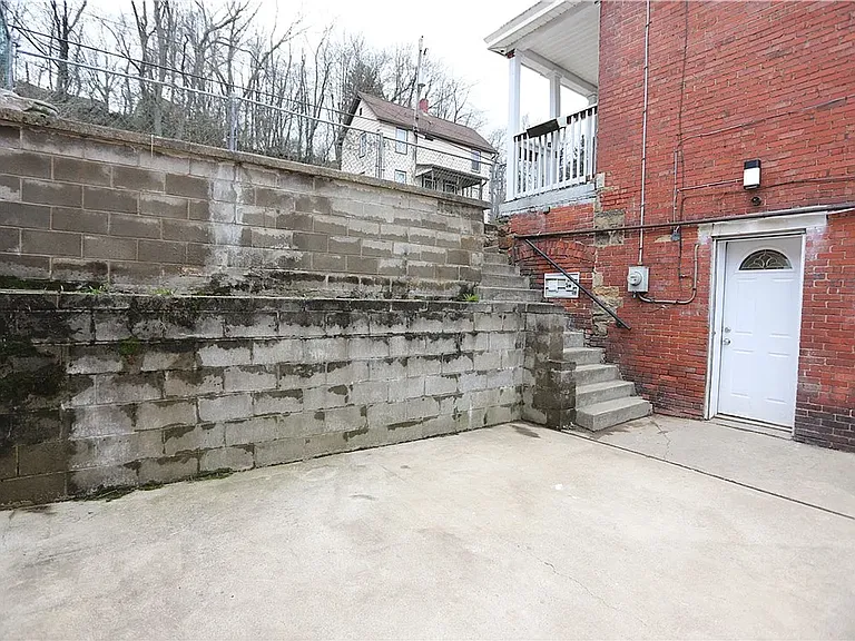 305 Chestnut St — Photo 8