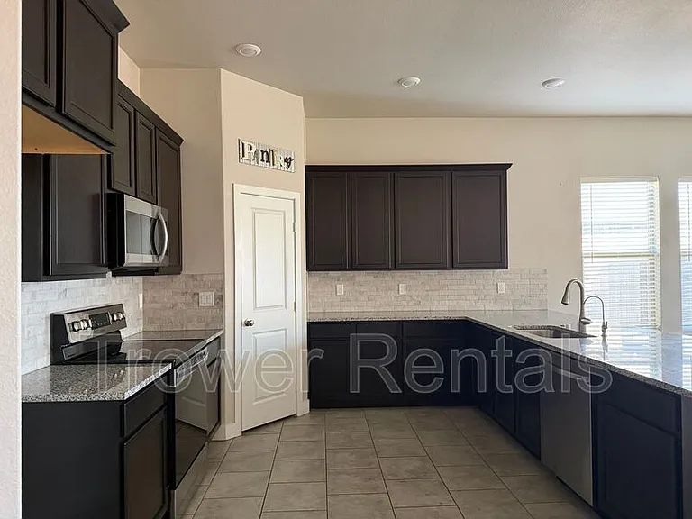 1205 Masquerade Blvd — Photo 10