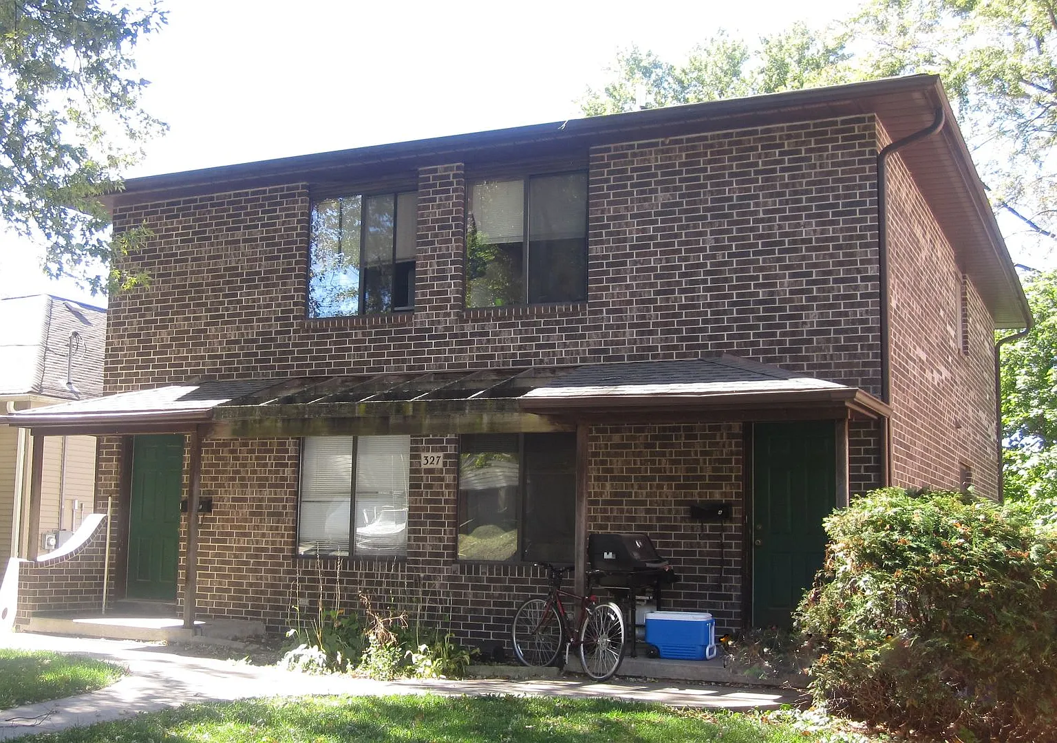 327 S Lucas — Photo 1